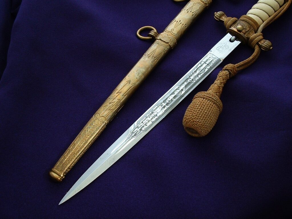 3rd Reich Kriegsmarine Dagger by Eickhorn - D992 - 4
