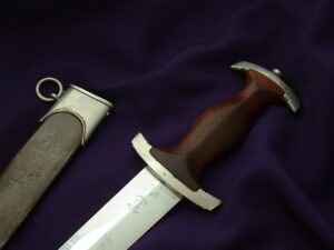 Early Stormtrooper's Dagger by Voos - D1031 - 4