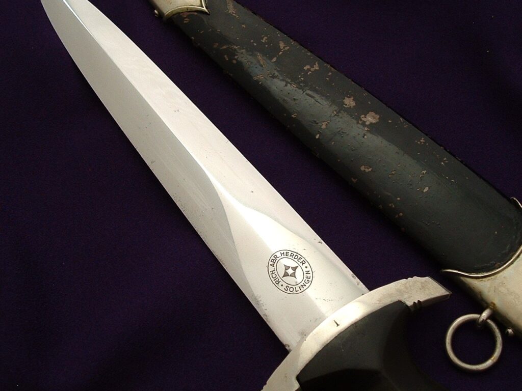 M33 SS Dagger by Herder - D1062 - 12