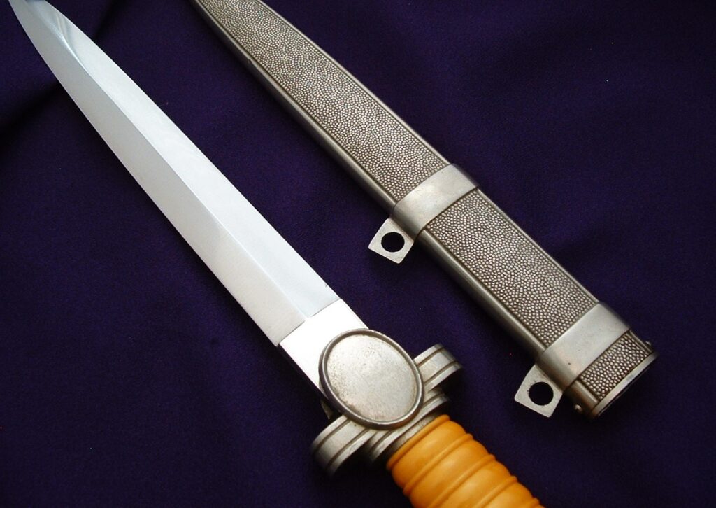 Mint Social Welfare Officer's Dagger - 14