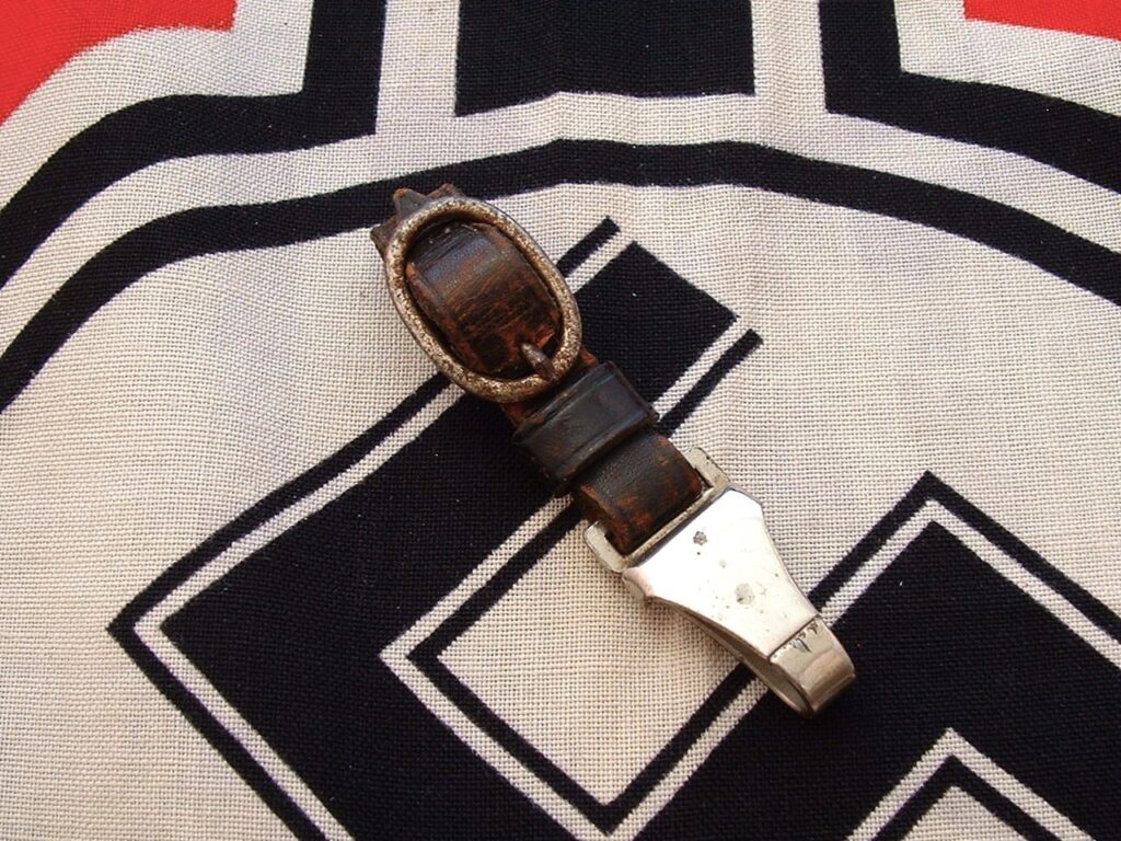 SS Dagger Hanger - A699 - 1