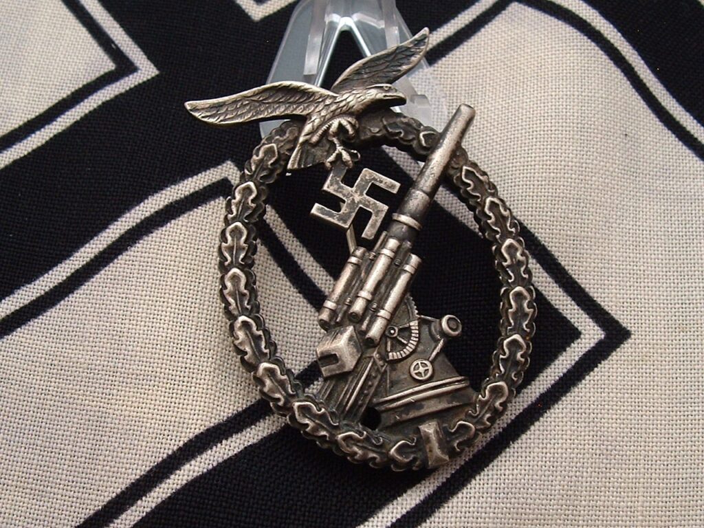 Early Luftwaffe Flak Badge by Scholze – M517 – Meda Militaria