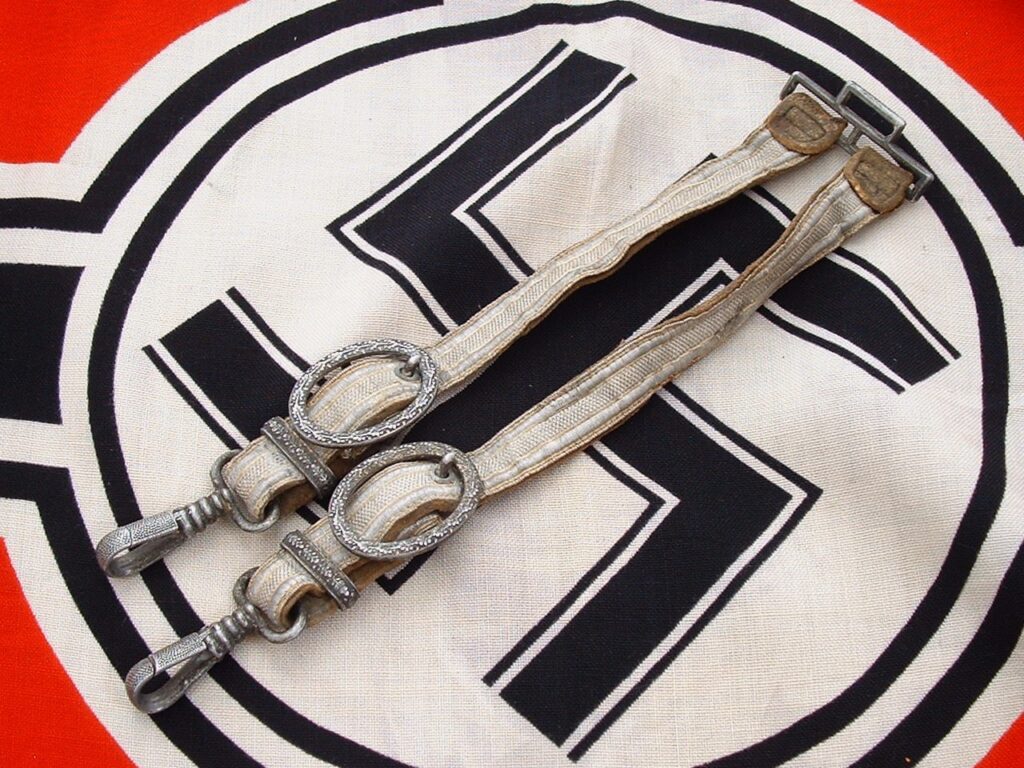 Heer Dagger Hangers - A712 - 1