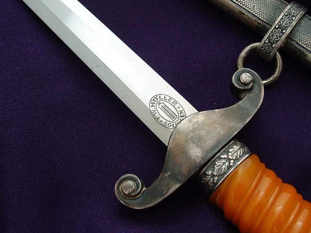 12 - Glass Grip Army Dagger by Holler - D1113