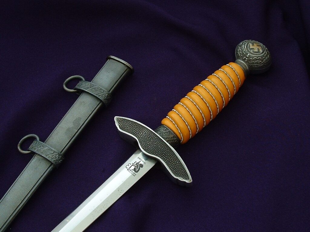 2 - 2nd Model Luftwaffe Officer's Dagger by Eickhorn - D1121