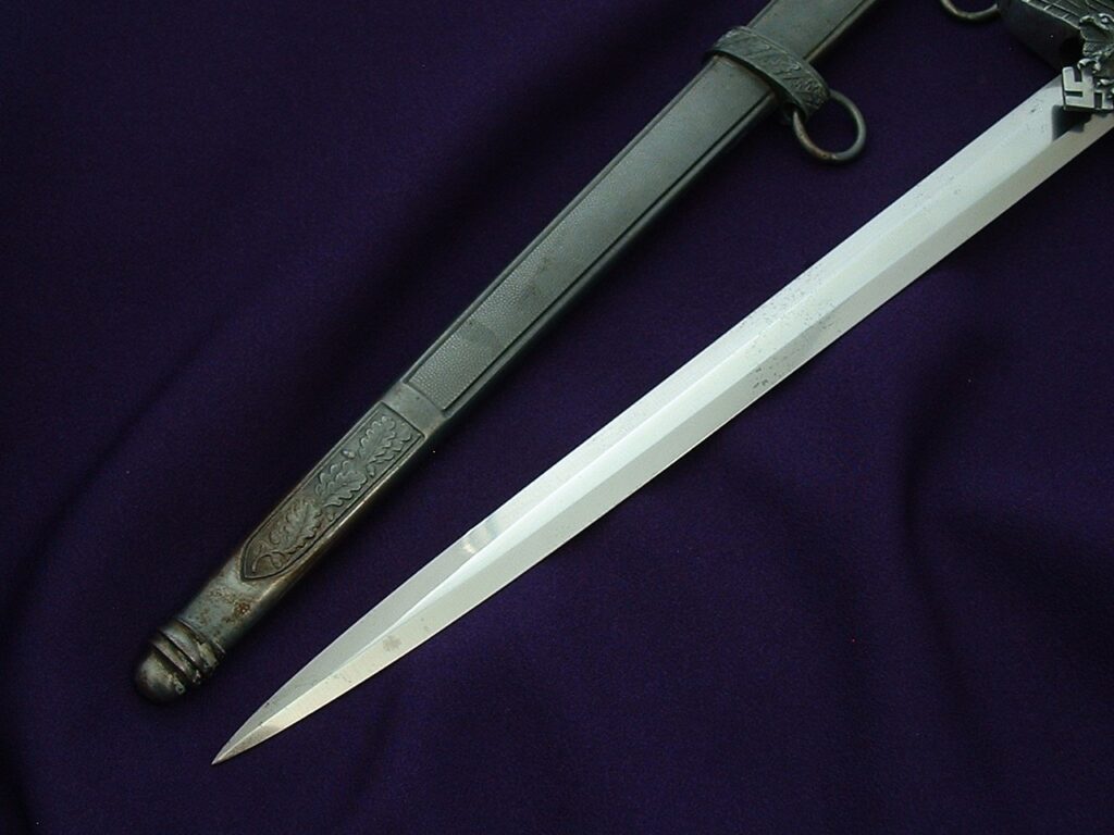 4 - 2nd Model Luftwaffe Officer's Dagger by Eickhorn - D1121