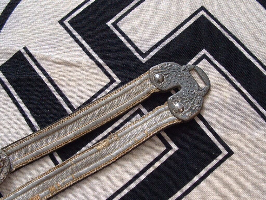 Horseshoe Army Dagger Hangers - A714 - 3