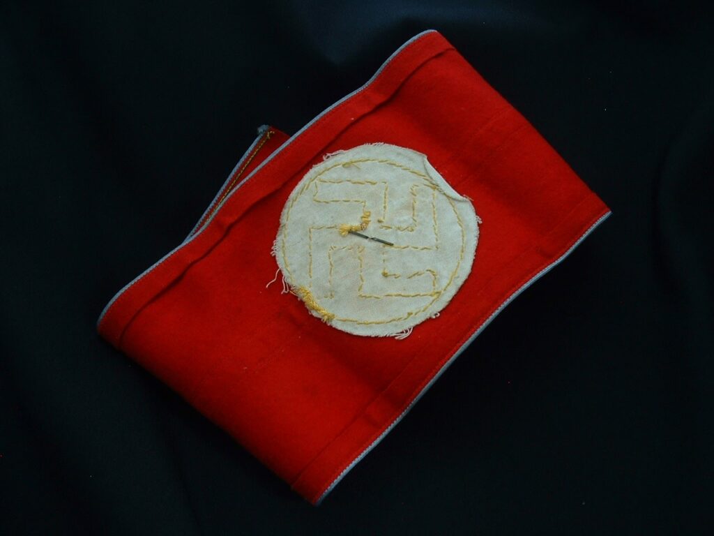 3 - Political Leader's Armband by Orts - C296