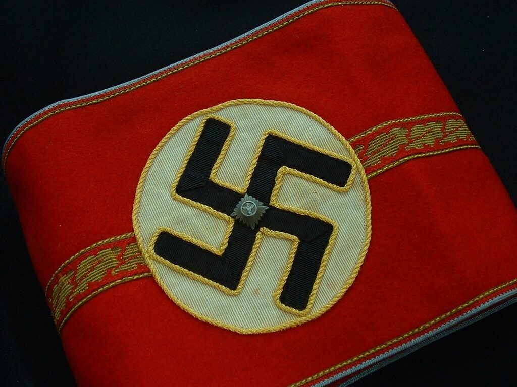 4 - Political Leader's Armband by Orts - C296