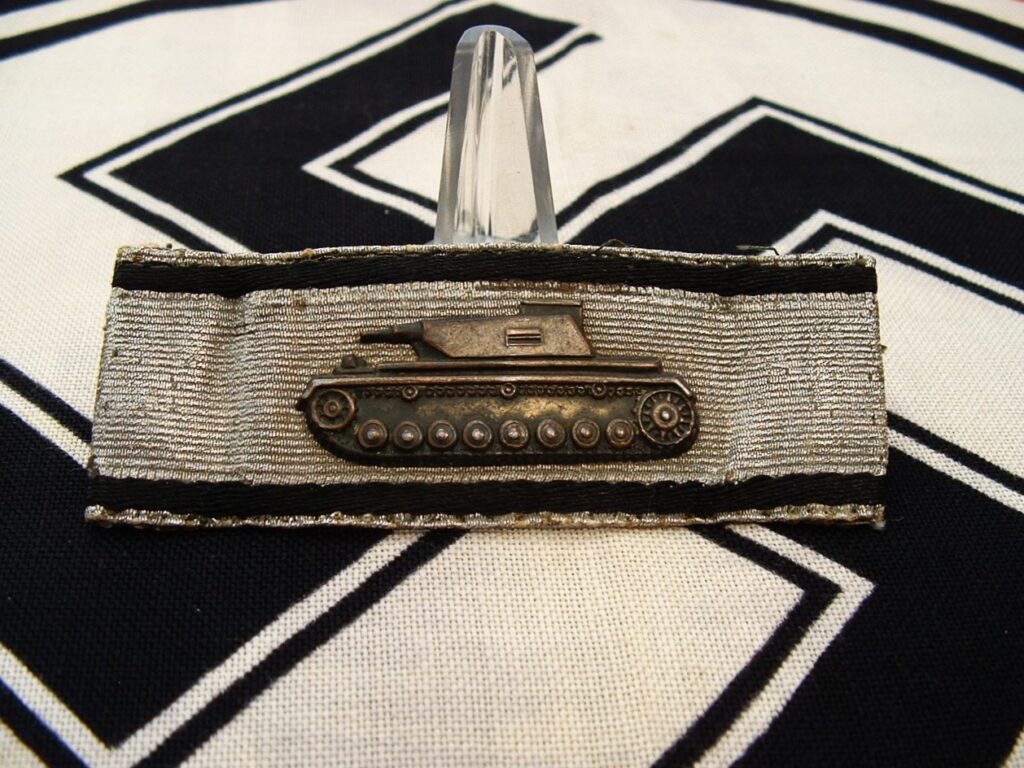 1 - Silver Tank Destruction Badge - M523