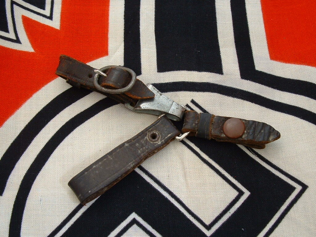 1 - Triple Sa Dagger Hanger - A729