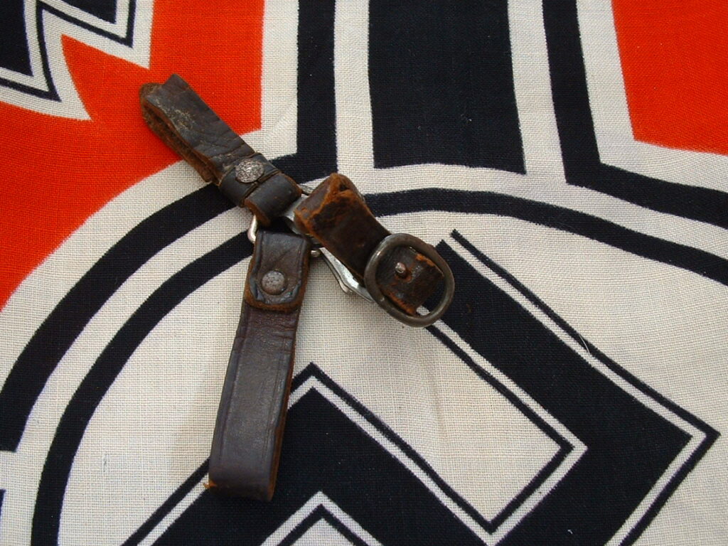 3 - Triple Sa Dagger Hanger - A729