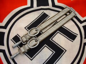 1 - Heer Dagger Hangers - A739