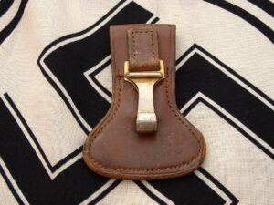 1 - Heer Sword Hanger - A752