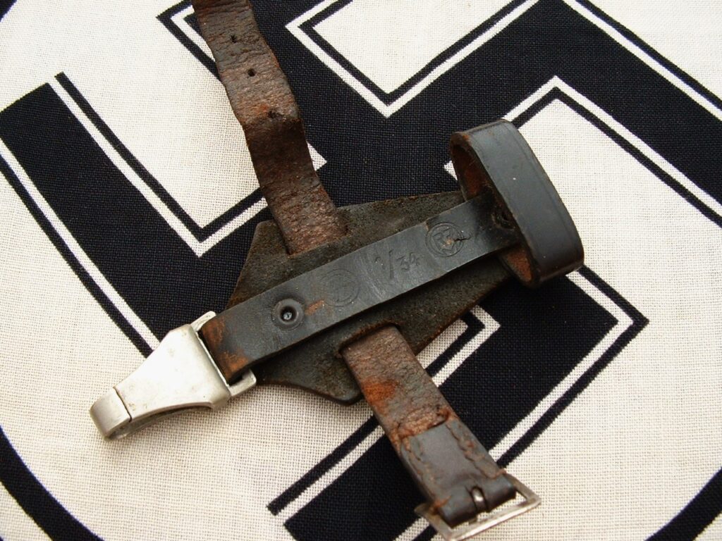3 - Vertical SS Dagger Hanger - A750