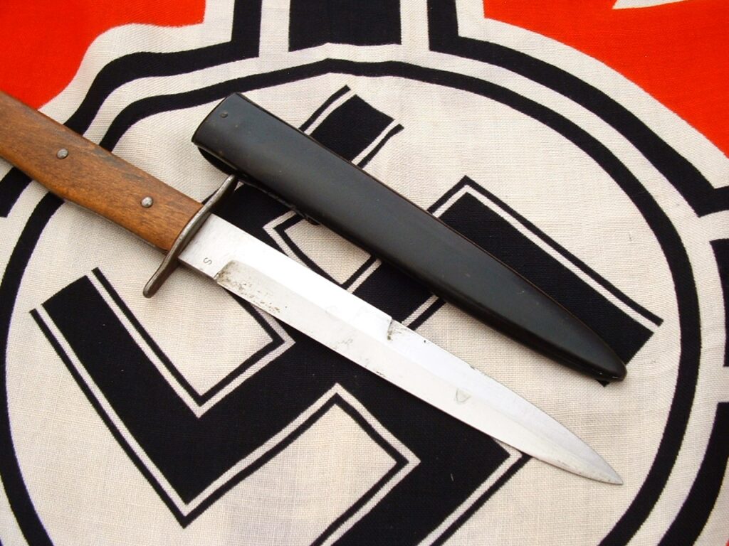 6 - Wehrmacht Fighting Knife- D1150