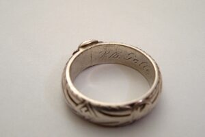 16 - Totenkopfring der SS