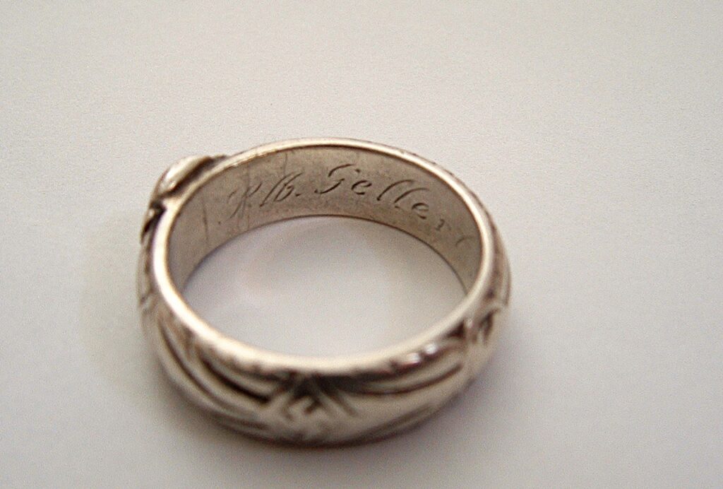 17 - Totenkopfring der SS