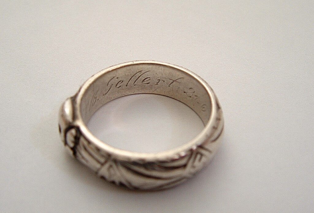 18 - Totenkopfring der SS