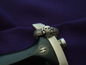 2 - Totenkopfring der SS