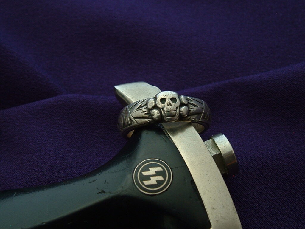 2 - Totenkopfring der SS