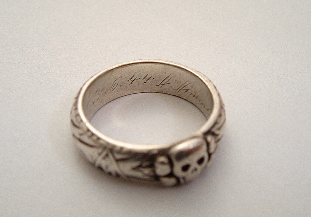 20 - Totenkopfring der SS