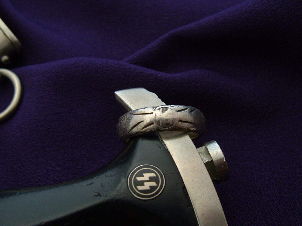 5 - Totenkopfring der SS