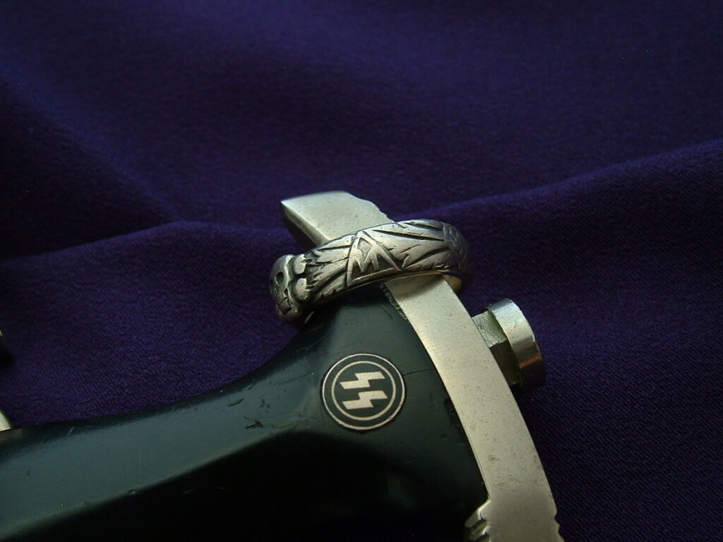 7 - Totenkopfring der SS