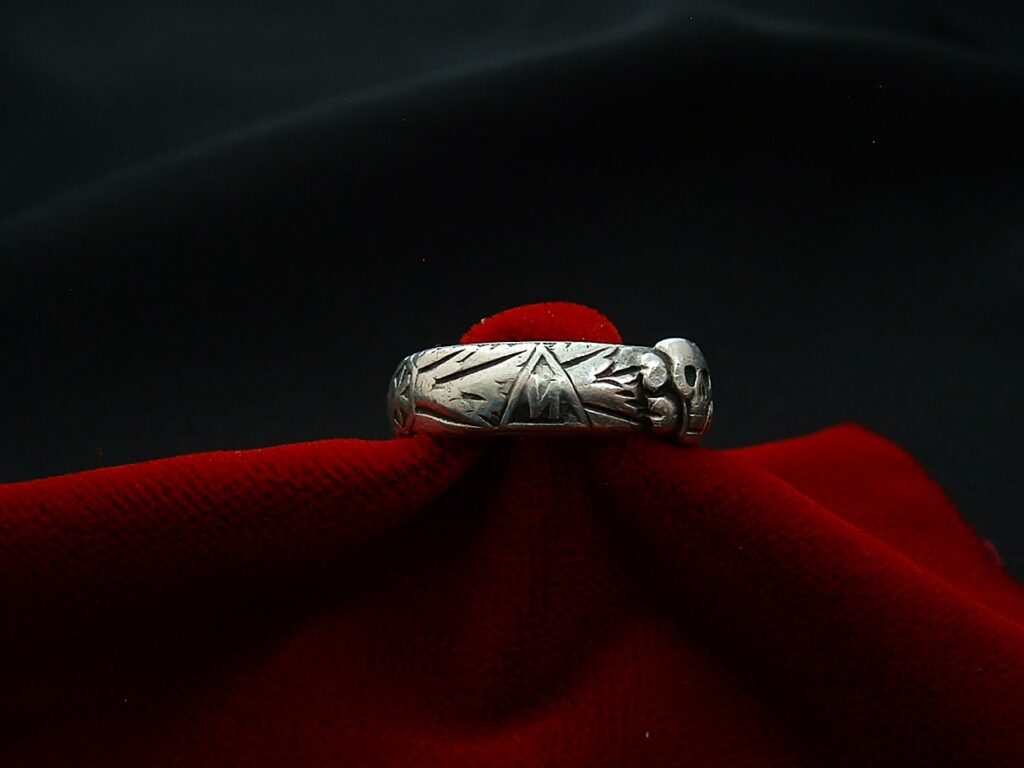 9 - Totenkopfring der SS