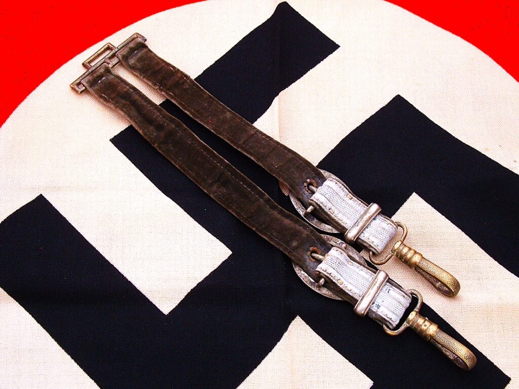 2 - Heer Dagger Hangers - A766