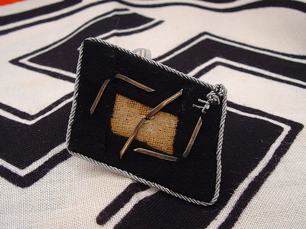 2 - Untersturmfuhrer's Rank Tab - C315