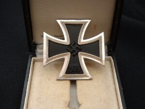 7 - Iron Cross 1st Class by Deumer - M535