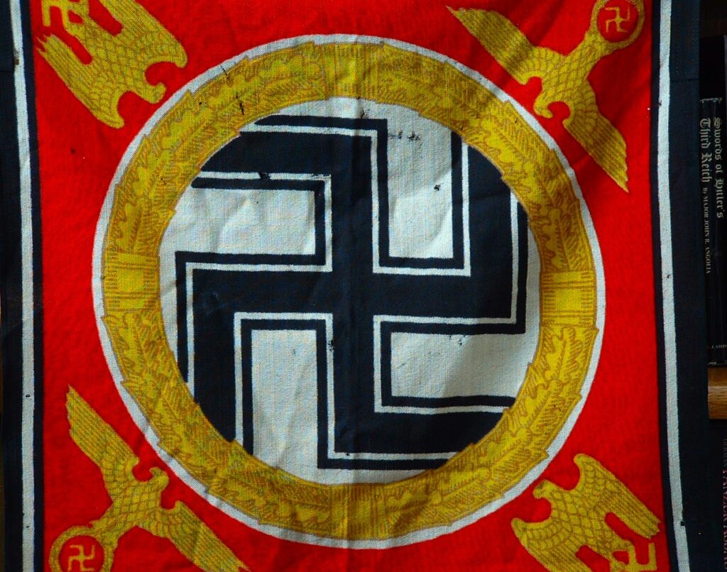 4 - Fuhrer Standarte by WMFT - F209
