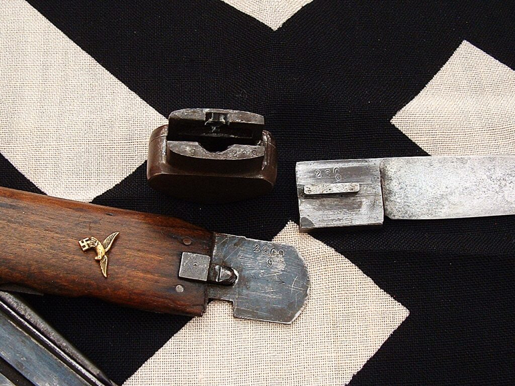 6 - Wehrmacht Gravity Takedown Knife by Weyersberg - D1196