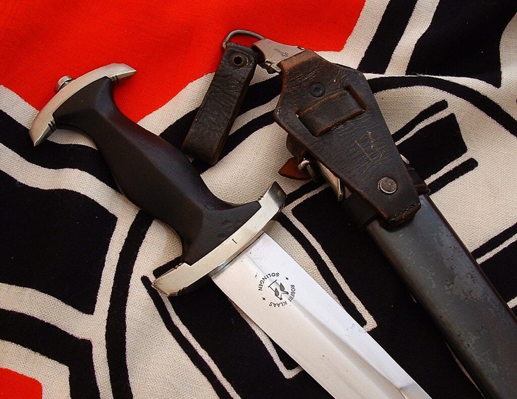 8 - M33 SS Dagger by Klaas - D1201