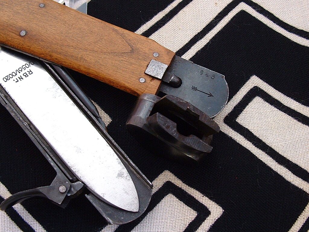 9 - Minty Type II Gravity Knife by Weyersberg - D1202
