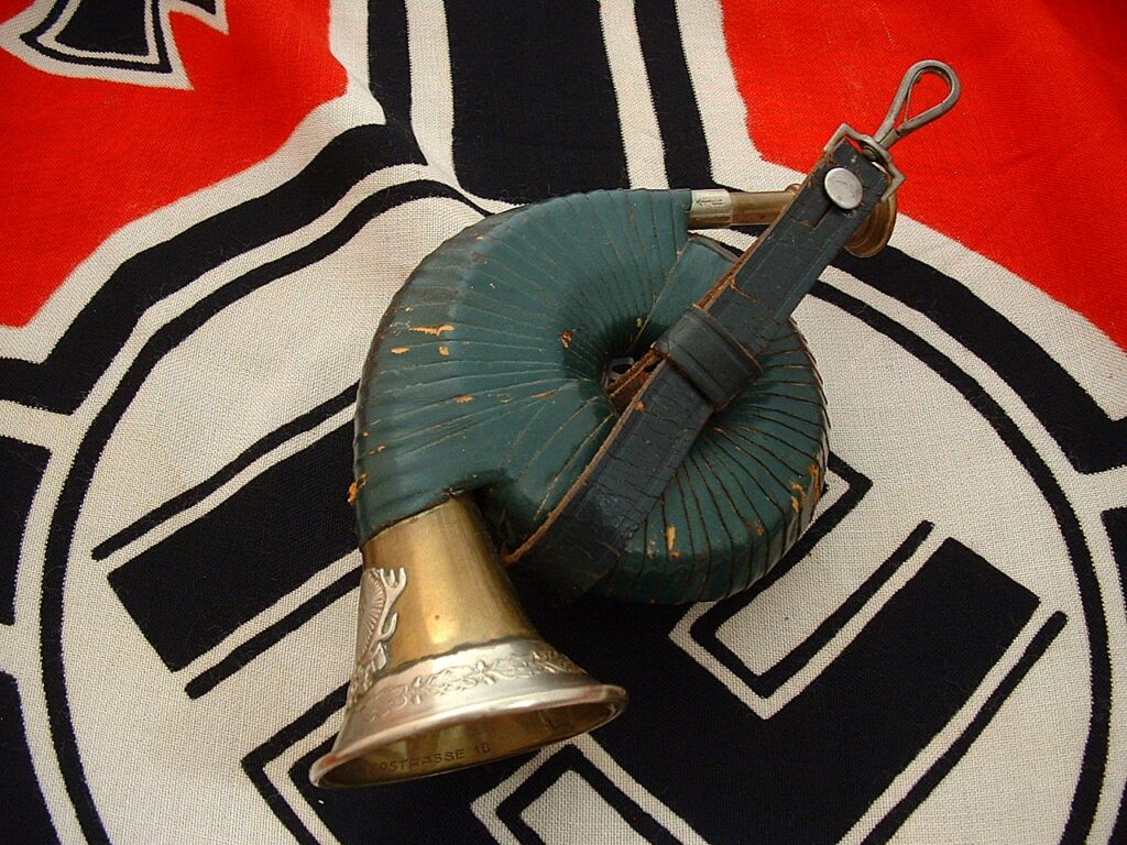 3 - Extremely Nice Hunting Association Horn - G271