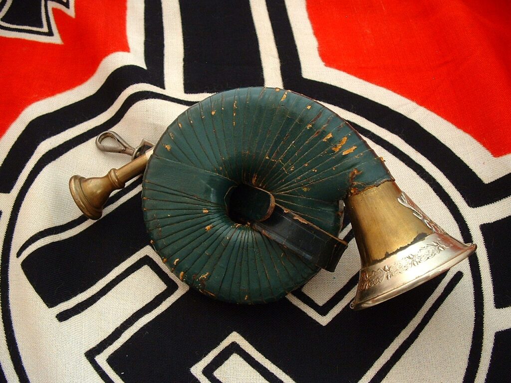 4 - Extremely Nice Hunting Association Horn - G271