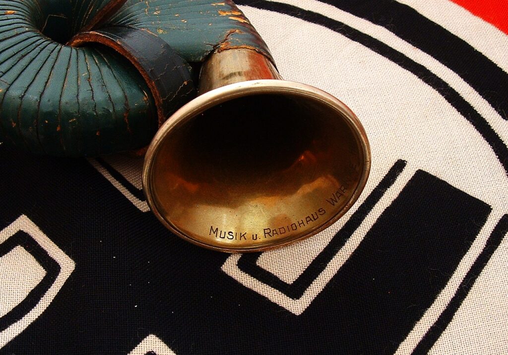 5 - Extremely Nice Hunting Association Horn - G271