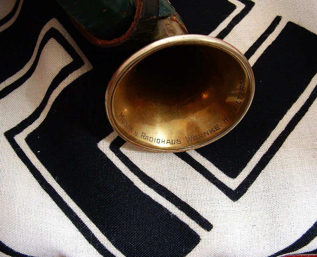 6 - Extremely Nice Hunting Association Horn - G271