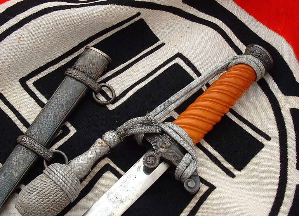 1 - Early Heer Officer's Dagger by Eickhorn - D1205