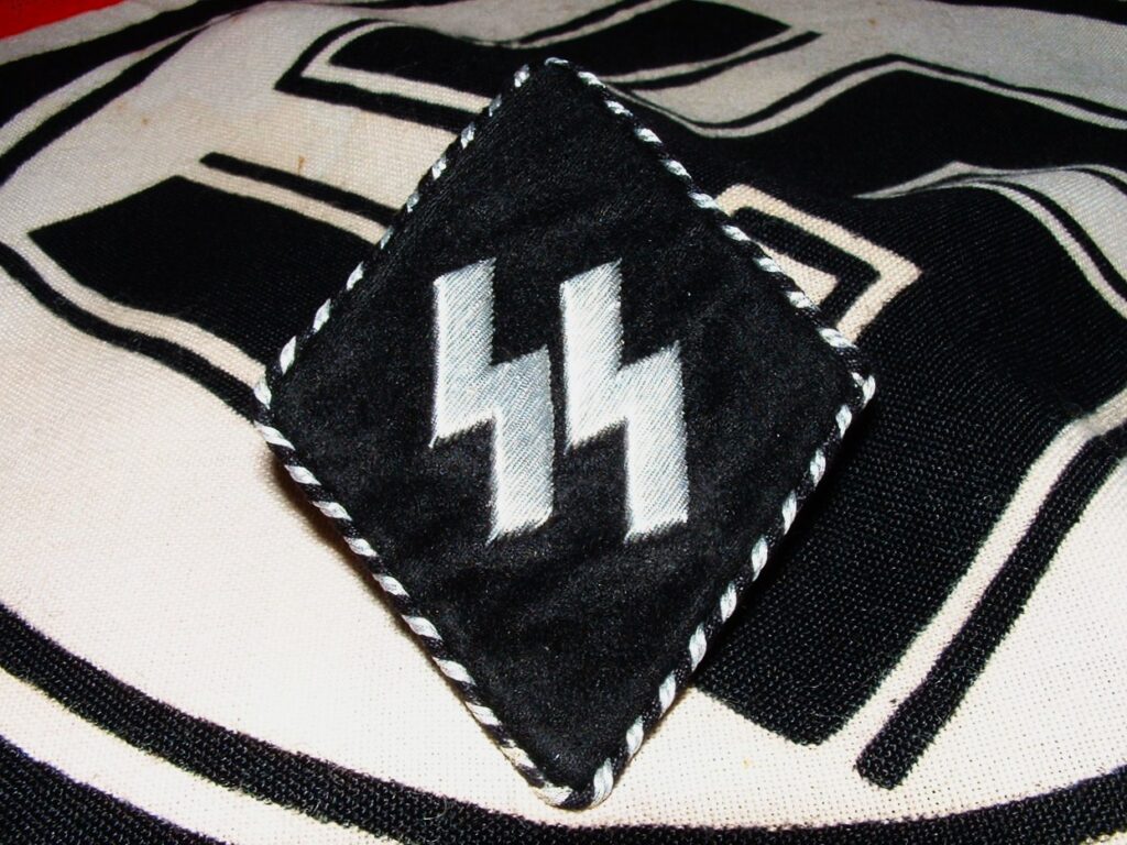 1 - Germanic Tunic Sleeve Diamond - C329