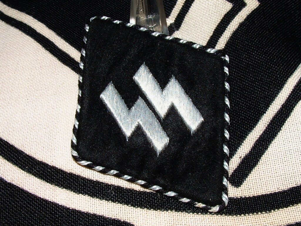 2 - Germanic Tunic Sleeve Diamond - C329