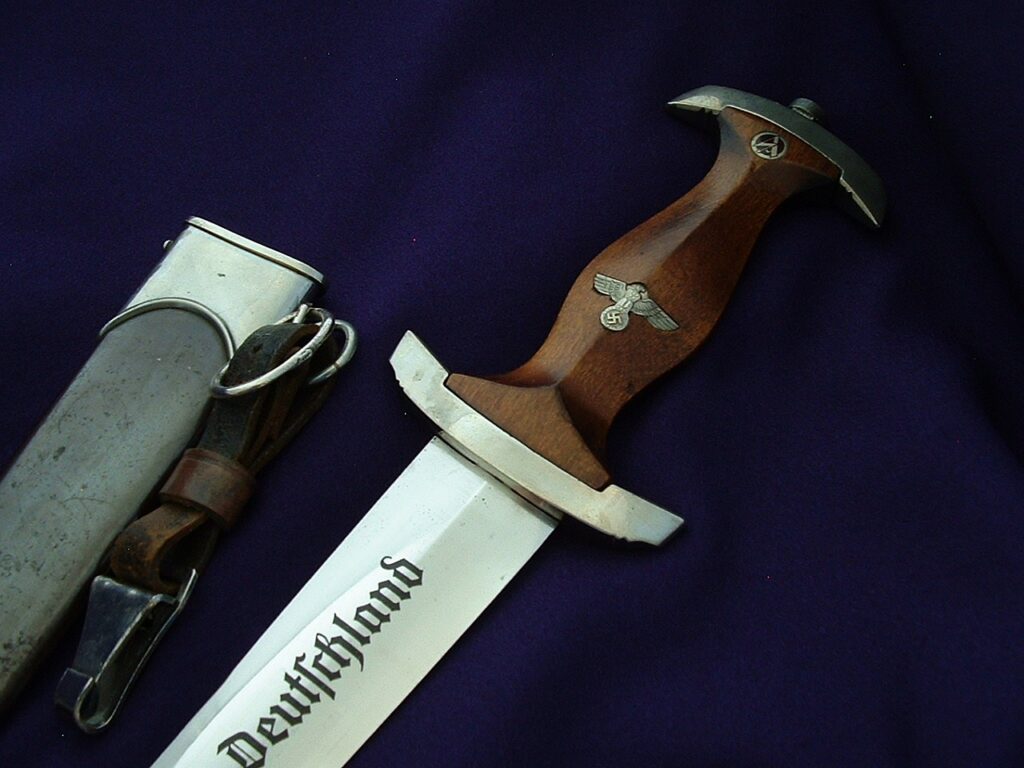 4 - Early Stormtrooper's Dagger by Bohmenachfl - D1220