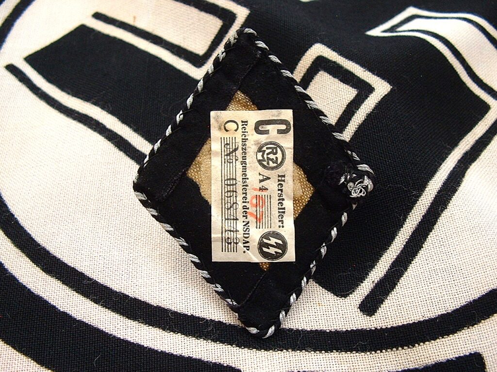 4 - Germanic Tunic Sleeve Diamond - C329