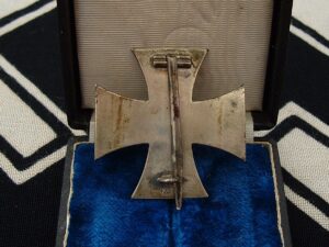4 - WWI Iron Cross 1st Class by Königliches Münzamt Orden - M565