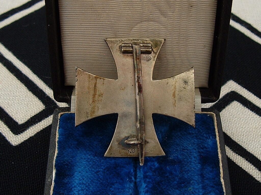 4 - WWI Iron Cross 1st Class by Königliches Münzamt Orden - M565