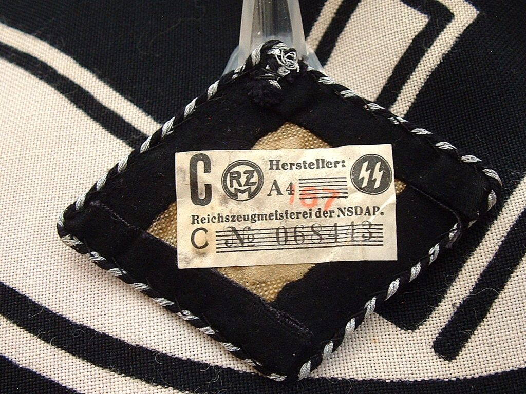 5 - Germanic Tunic Sleeve Diamond - C329