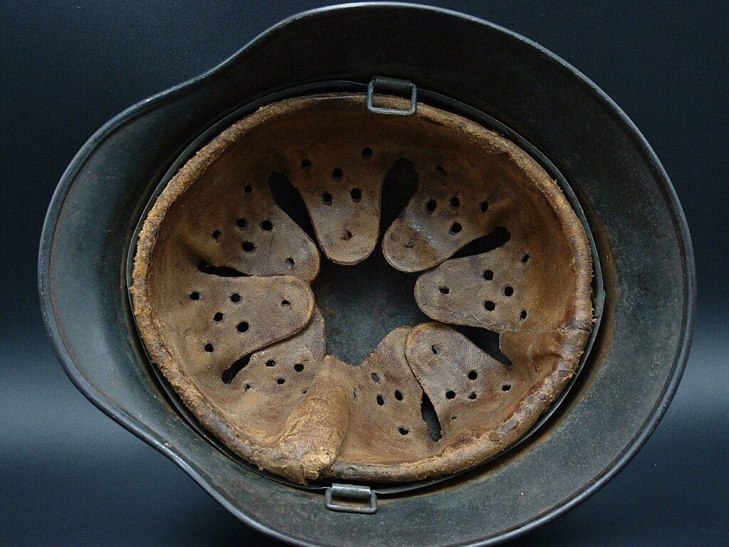 6 - M40 Luft Helmet SE62 - H229