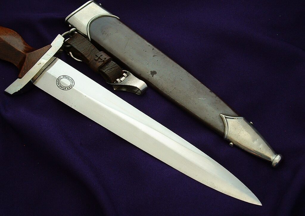 9 - Early Stormtrooper's Dagger by Bohmenachfl - D1220